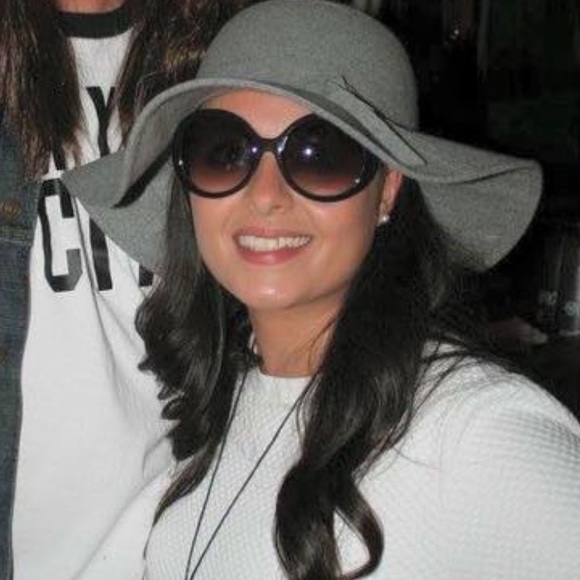 Meet your Posher, Amanda - Picture 1 of 1